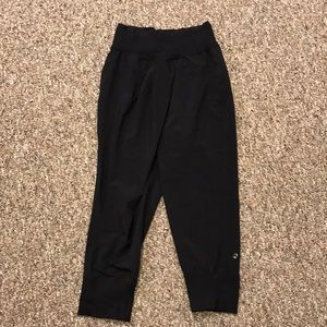 Capri lululemon pants